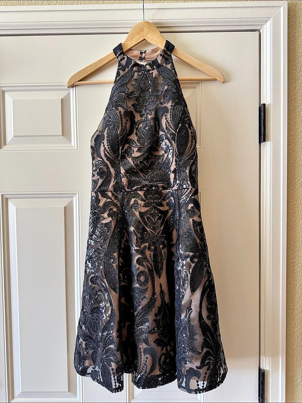 Minuet Floral Lace Halter Mini Dress in Black & Beige Size Medium